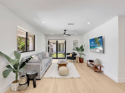 Villa Palmera by Downtown & Beach