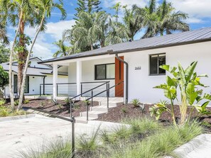 Exterior - Beach Gear, Bikes, Paddle Boards & MORE! (Naples)