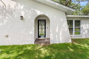 تفاصيل الفندق من الخارج