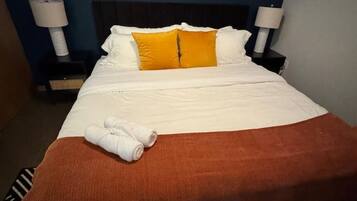 1 bedroom, desk, WiFi, bed sheets