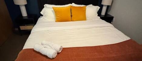 1 bedroom, desk, WiFi, bed sheets