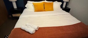 Cozy & Chic 1BD | Midtown Luxe