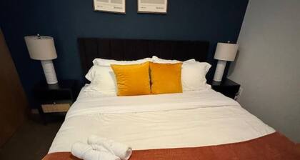 Cozy & Chic 1BD | Midtown Luxe