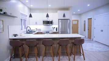 Micro-ondas, fogão, cooktop, lava-louças