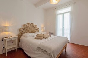 2 chambres, fer et planche à repasser, lit parapluie, accès Internet