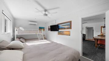 2 bedrooms, desk, iron/ironing board, free WiFi