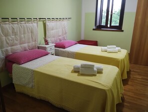 Spa - Villa nestled in the green hills of Le Marche for a relaxing vacation! (Marche)