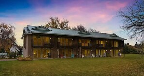 Exterior - Lakeview Retreat - 2 bedroom - 3 bathrooms (East Jordan)