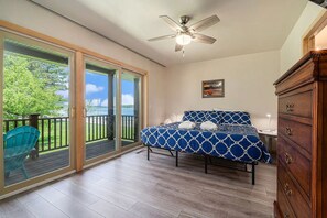 2 bedrooms, iron/ironing board, bed sheets