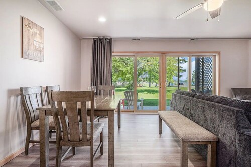 Lakeview Retreat - 2 bedroom - 3 bathrooms