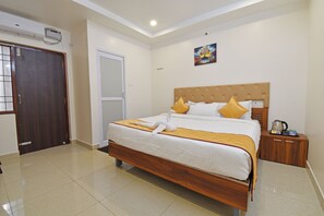Standard Room | Premium bedding, desk, free WiFi, bed sheets - Cannan Residency (Puducherry)