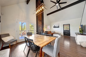 Interior - Munds Bella Vita luxury cabin nestled in pines near Flagstaff, AZ (Munds Park)