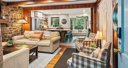 The Horseshoe Hideaway Lake Harmony Cabin w/ Hot Tub & Game Porch