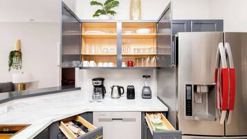 House, Multiple Beds, Pool Access, Pool View (Making Memories) | Interior