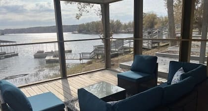 Beautiful Water Front Homes With Lake/ Dock Access