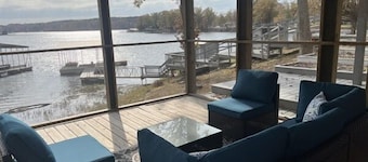 Beautiful Water Front Homes With Lake/ Dock Access