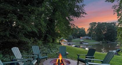 Shady Daze: Waterfront Home w/ Deck, Hot Tub & Lake Views