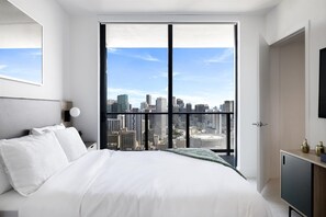 2 bedrooms, iron/ironing board, free WiFi, bed sheets - 4305 - Miami High-Floor Apt with City & Marina Views, Pool & Gym (Miami)