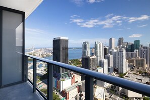 Property grounds - 4305 - Miami High-Floor Apt with City & Marina Views, Pool & Gym (Miami)