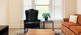 底特律6BR House Wifi, Parking, Pet Friendly飯店