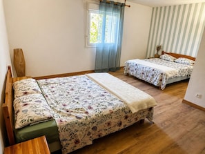 4 bedrooms, free WiFi, bed sheets