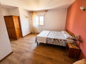 4 bedrooms, free WiFi, bed sheets