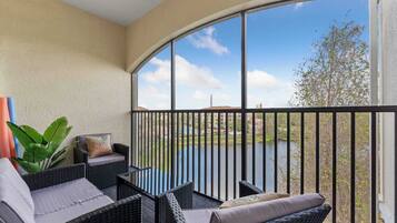 Kondominium, Beberapa Tempat Tidur, balkon (Minutes to Magic) | Halaman properti