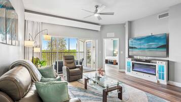 Kondominium, Beberapa Tempat Tidur, balkon (Minutes to Magic) | Area keluarga | Televisi layar datar 42-inci dengan saluran TV digital