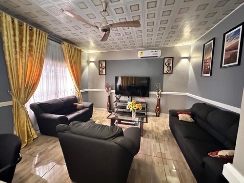 4-bedroom 3K 1Q & breakfast in amazing Kasoa Gh with WiFi, AC. Sleep 8
