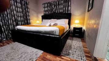 4 bedrooms, iron/ironing board, WiFi, bed sheets