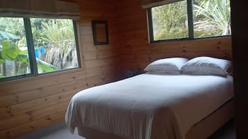 4 bedrooms, WiFi, bed sheets