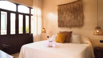 Double Room, 1 King Bed, Garden Area | Premium bedding, in-room safe, desk, laptop workspace