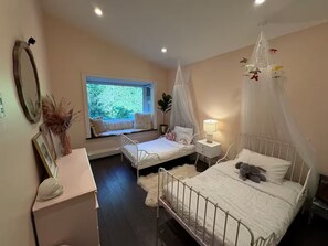 3 chambres, fer et planche à repasser, Wi-Fi, draps fournis