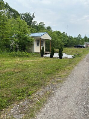 Exterior - Cabin 1 The Sunrise Patio (Geneva)
