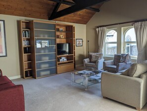 Smart TV, DVD player, stereo