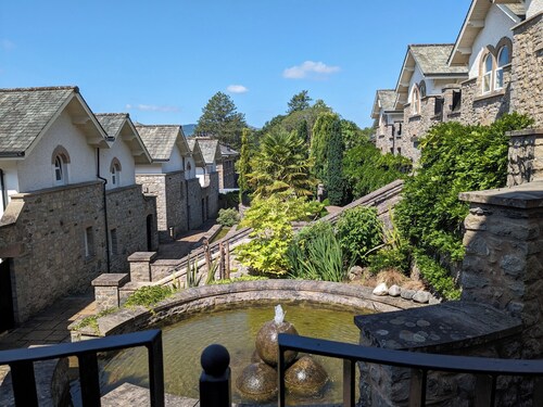 Spacious house, high in the hills, stunning views, on-site indoor pool, bar, gym