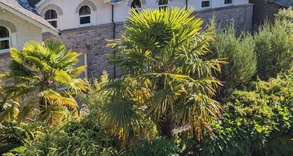 Spacious house, high in the hills, stunning views, on-site indoor pool, bar, gym