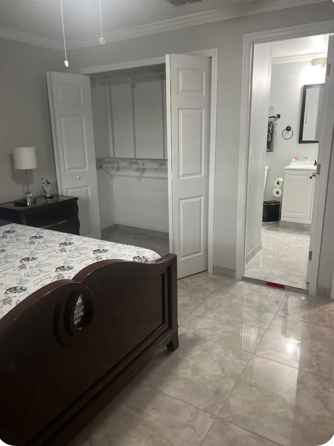 2 slaapkamers, een strijkplank/strijkijzer, gratis wifi, beddengoed