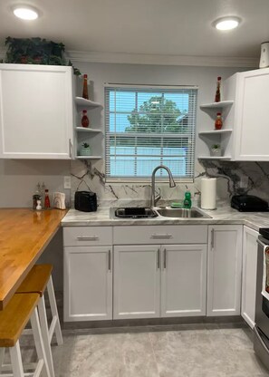 Fridge, microwave, oven, coffee/tea maker