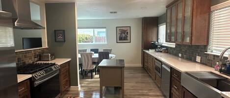 Micro-ondas, fogão, cooktop, lava-louças