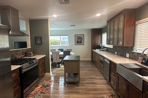 Microondas, horno, parrilla de estufa y lavavajillas