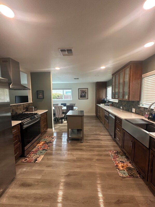 Microwave, oven, stovetop, dishwasher