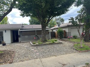 Property grounds - Charming 3-bedroom house with WiFi and AC in amazing Davis (Davis)