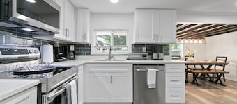 Charming 3-BR/2-BA Waterfront Lake House