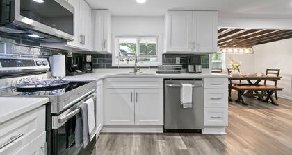 Charming 3-BR/2-BA Waterfront Lake House