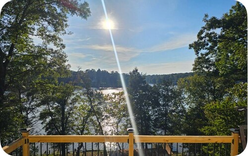 Charming 3-BR/2-BA Waterfront Lake House