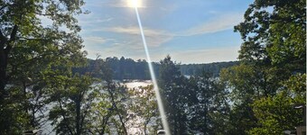 Charming 3-BR/2-BA Waterfront Lake House