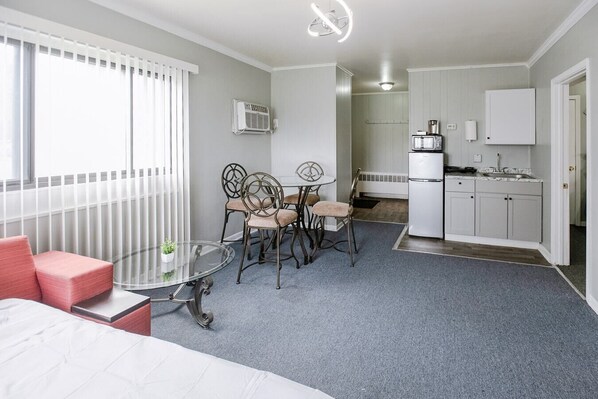 Floor plan - Charming Room w/ Private Bath & Wi-fi in Brownstown! (Riverview)