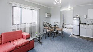 Unclassified image, 5 of 20, button - Charming Room w/ Private Bath & Wi-fi in Brownstown! (Riverview)