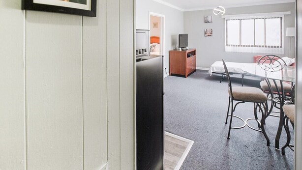 Unclassified image, 1 of 20, button - Charming Room w/ Private Bath & Wi-fi in Brownstown! (Riverview)